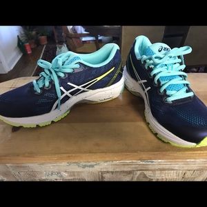 ASICS women’s running shoes